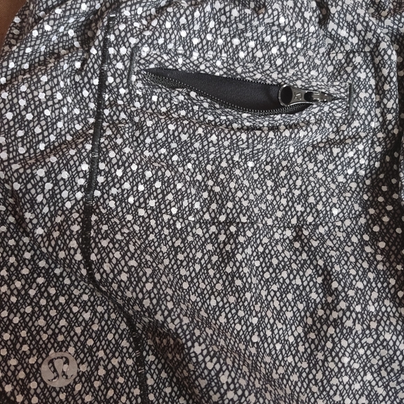 Lululemon Hotty Hot Shine Bright Shorts - LR 4” - Picture 7 of 7